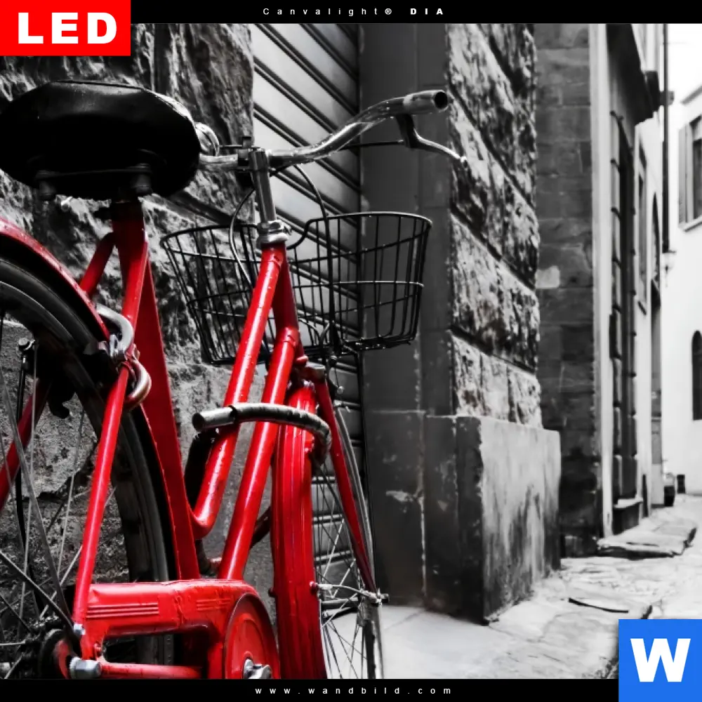 Acrylglasbild | Rotes Fahrrad in Gasse | Querformat - Image 4