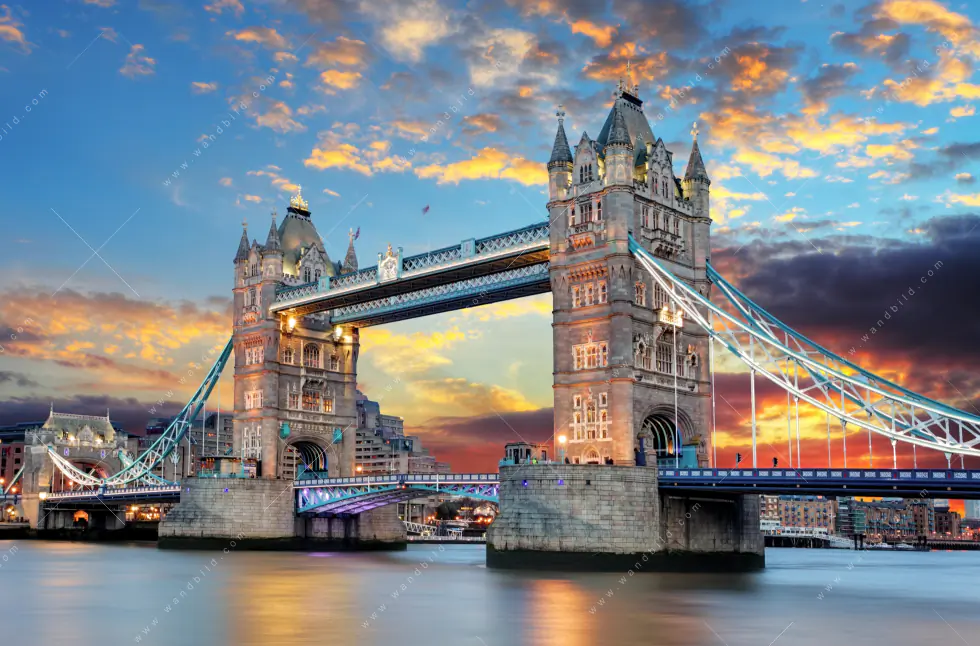 Leinwandbild | Tower Bridge im Abendglanz | Hochformat - Image 5