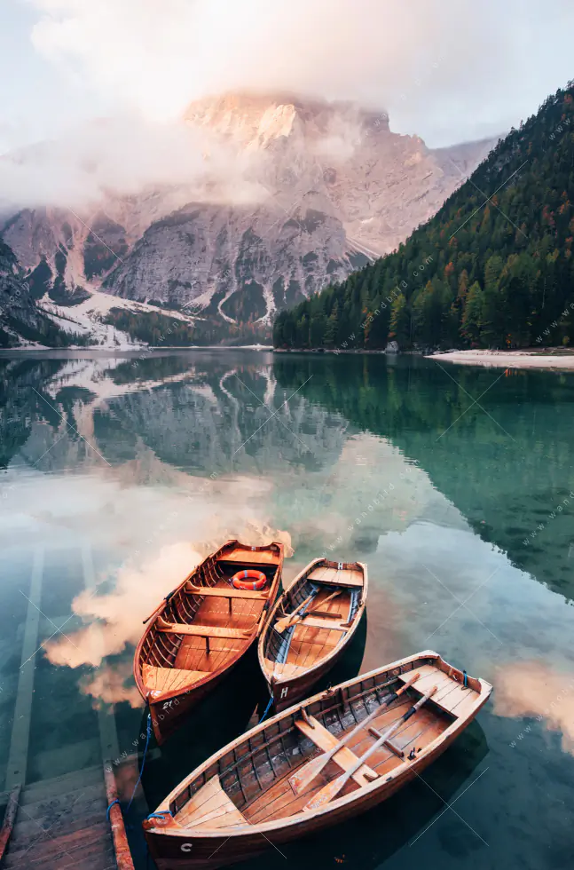 Wechselmotiv Acrylglas Canvalight® DIA | Boote im Bergsee | Panorama - Image 5
