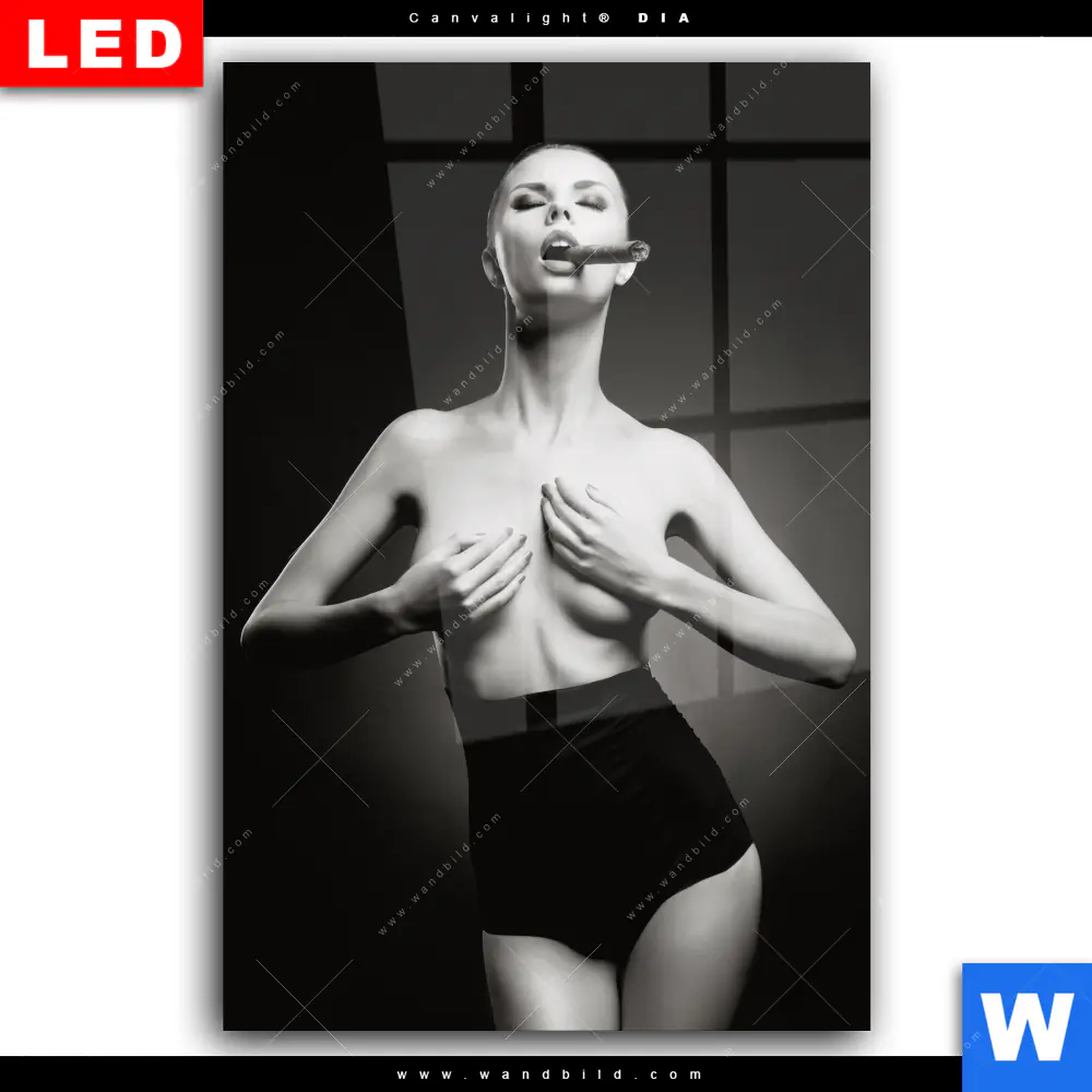 Wechselmotiv Acrylglas Canvalight® DIA | Dame mit Zigarre | Hochformat - Image 2