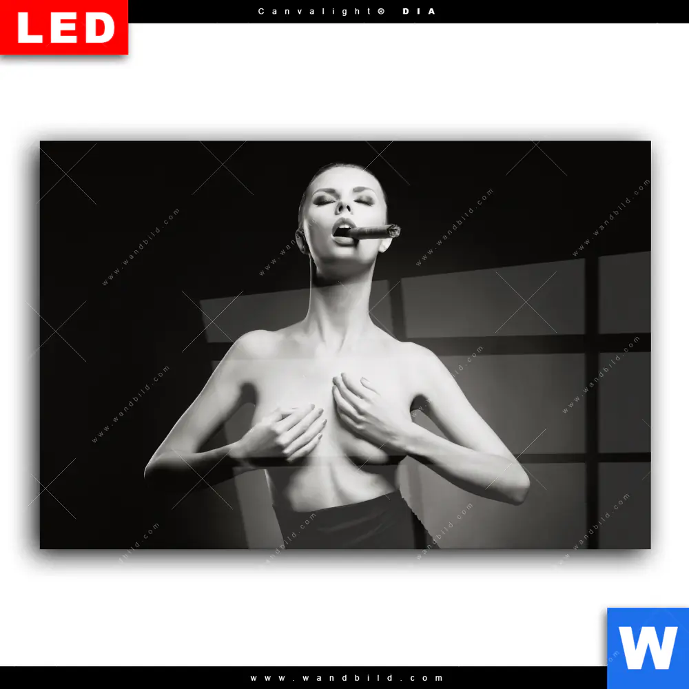 Wechselmotiv Acrylglas Canvalight® DIA | Dame mit Zigarre | Querformat - Image 2