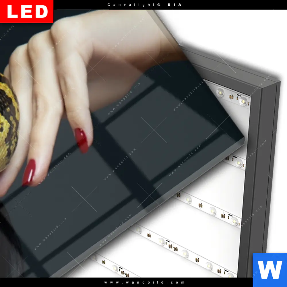 Wechselmotiv Acrylglas Canvalight® DIA | Frau mit gelber Schlange | Panorama - Image 3