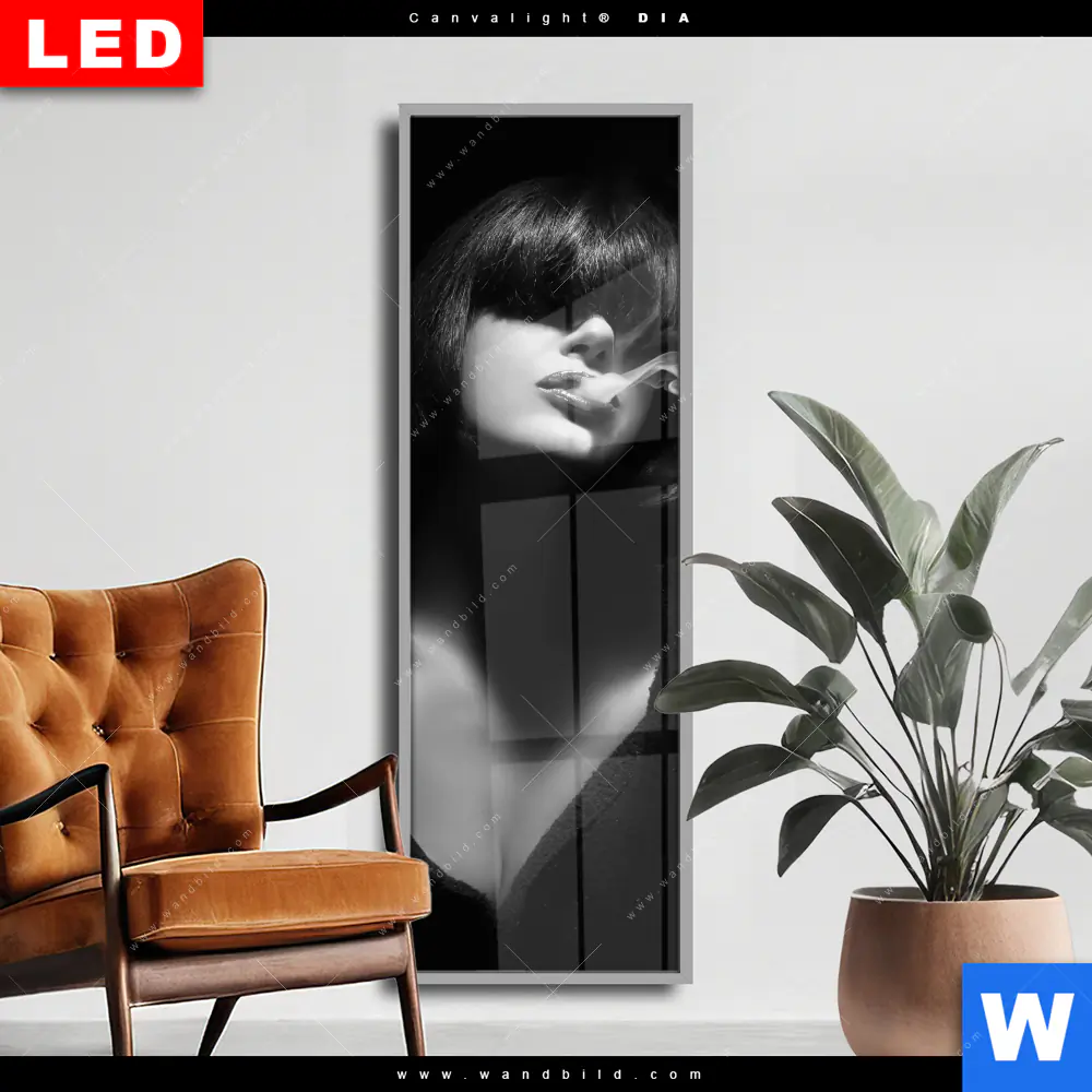 Wechselmotiv Acrylglas Canvalight® DIA | Rauchende Lady | Schmal