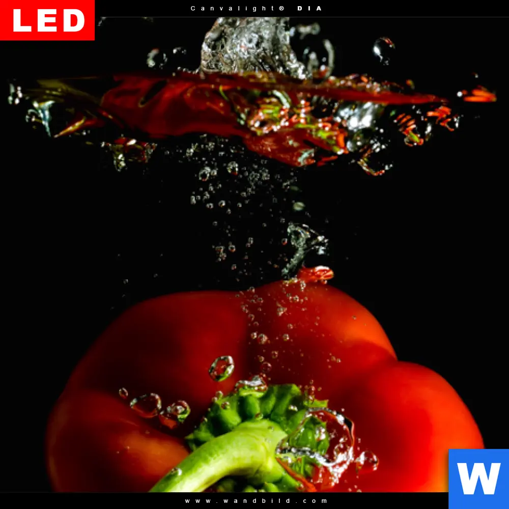 Wechselmotiv Acrylglas Canvalight® DIA | Spritzer von Paprika beim fallen ins Wasser | Querformat - Image 4