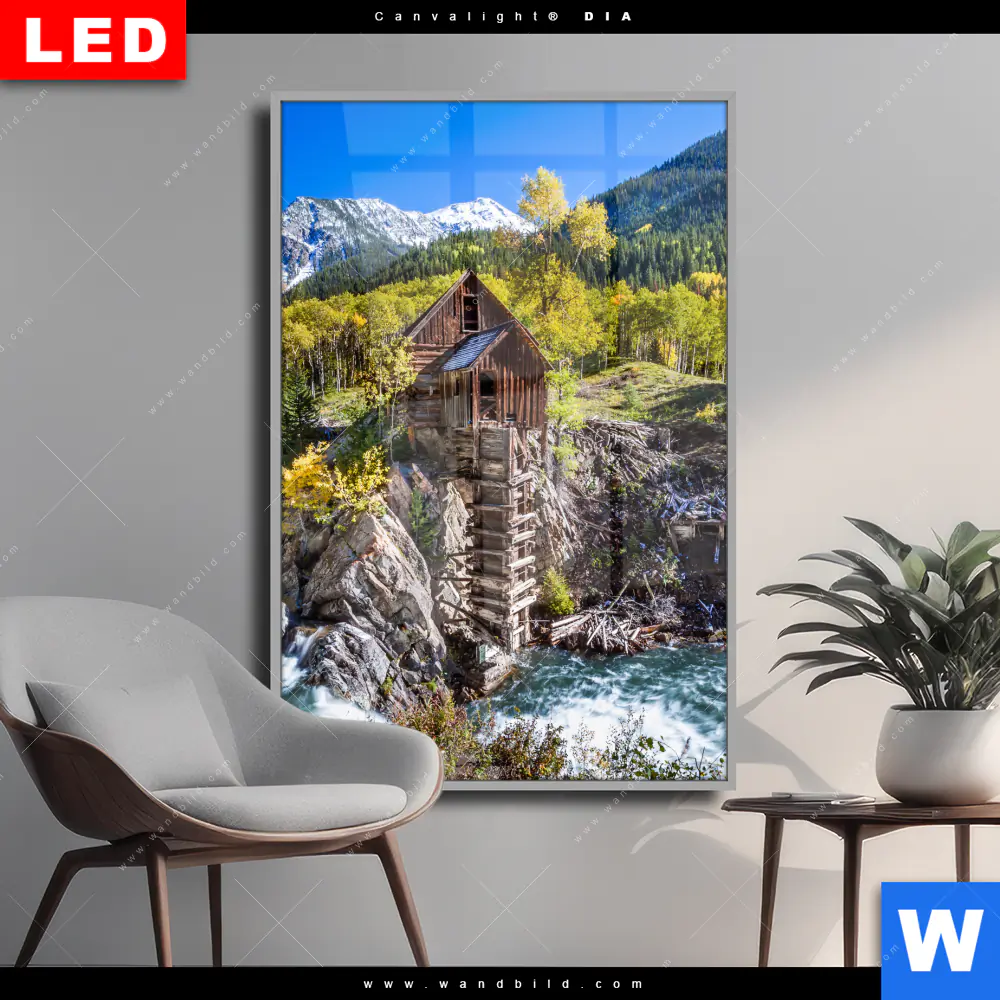 Wechselmotiv Acrylglas Canvalight® DIA | Waldhütte am Fluss | Hochformat