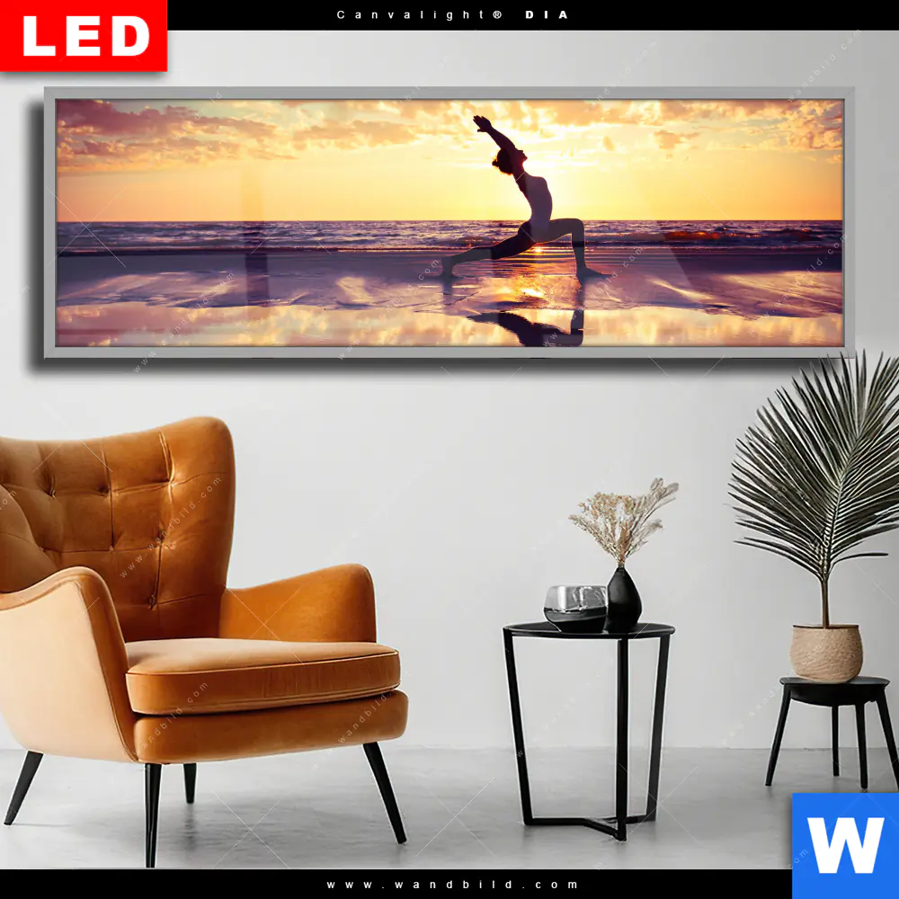 Wechselmotiv Acrylglas Canvalight® DIA | Yoga am lila Strand | Panorama