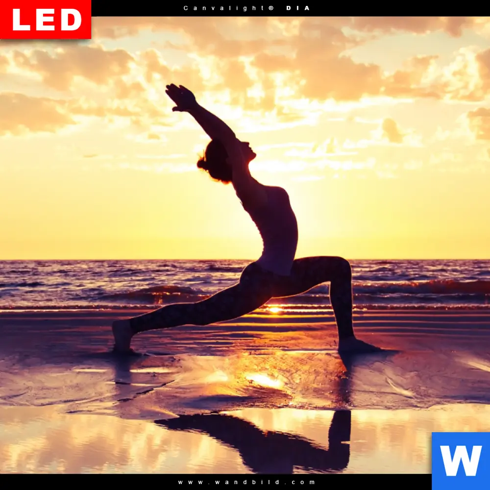 Wechselmotiv Acrylglas Canvalight® DIA | Yoga am lila Strand | Schmal - Image 4